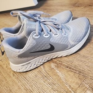 Nike react tennis shoes